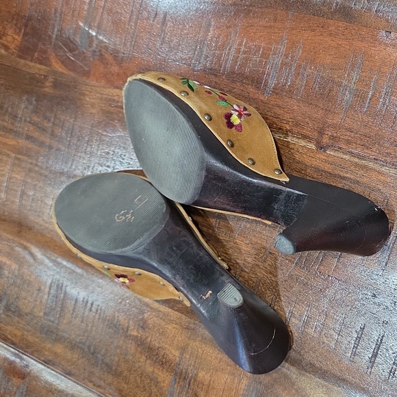 Beverly Feldman Embroidered Brown Women's Heeled Boho Mules - Picture 8 of 10